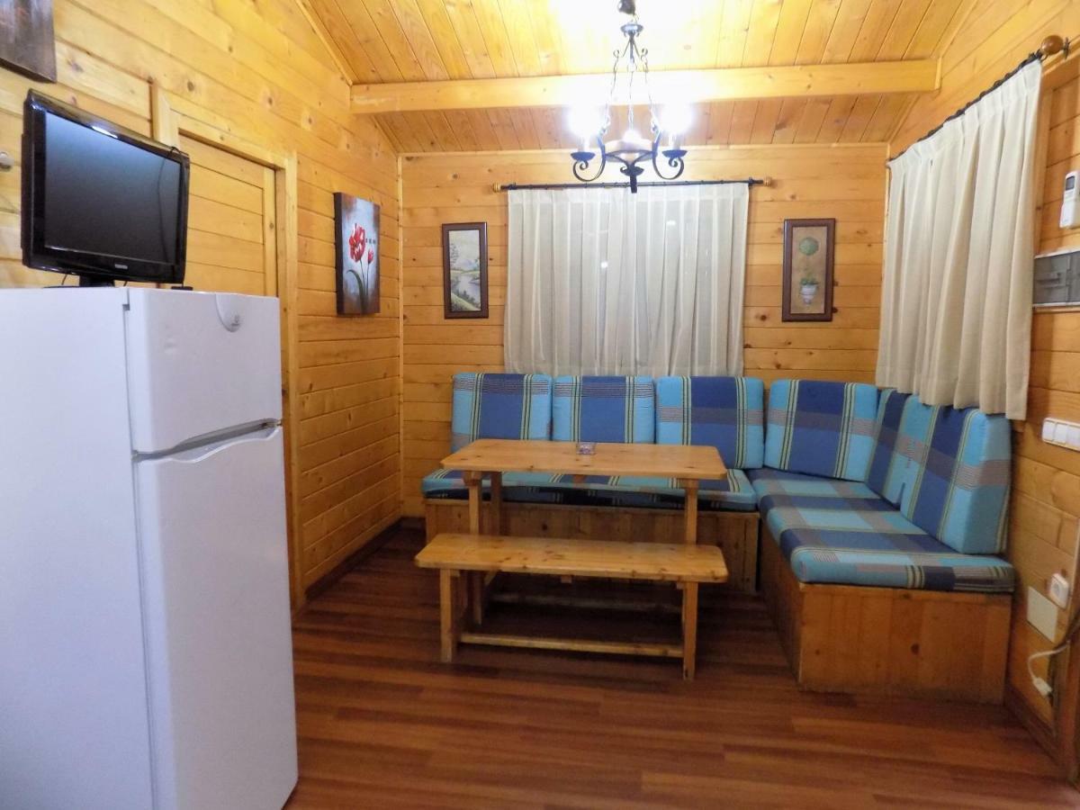 Cabanas De Madera La Florida Arroyo Frio Exterior photo